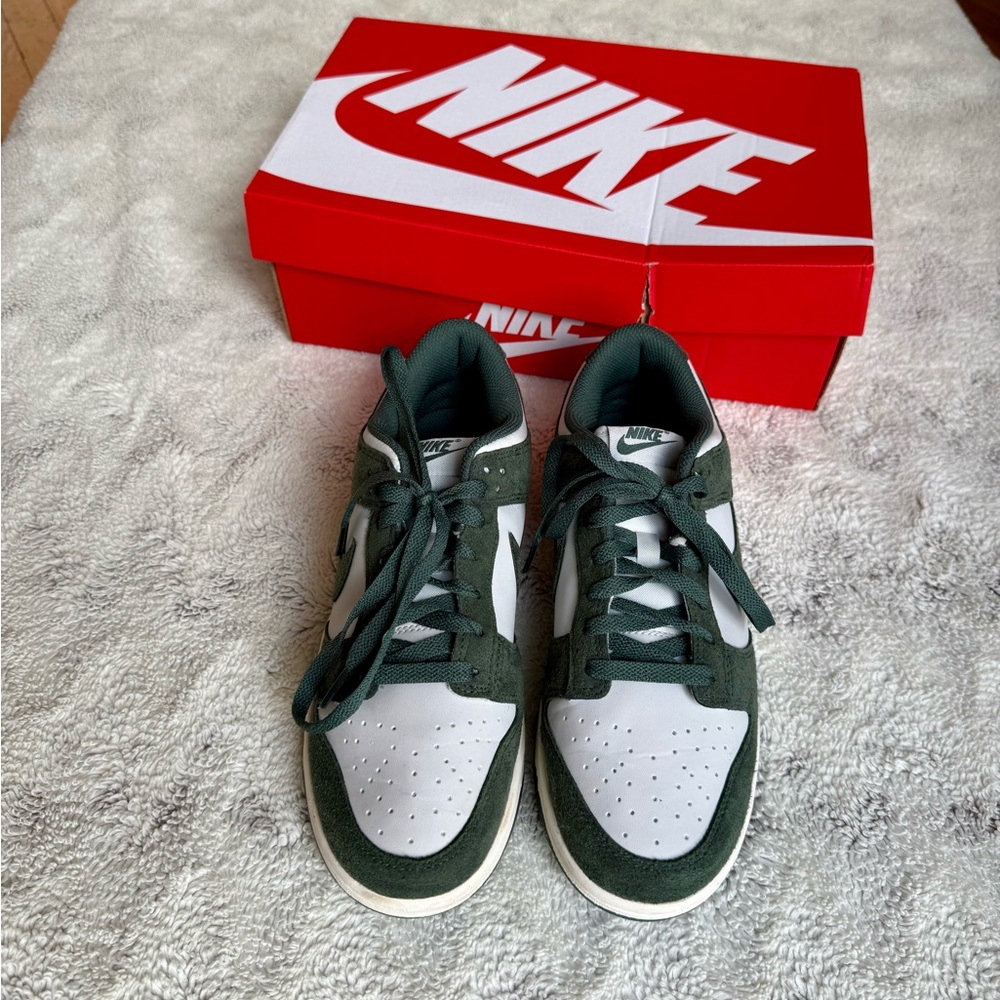NIB Women’s Nike Dunk Low Sneakers size 9 Green